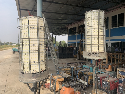 ขายไฟสนามใช้แบตเตอรี่2ใบนานุุ60 ช ม