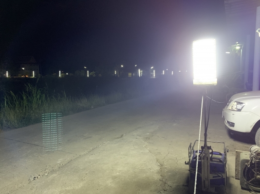 ขายไฟสนามใช้แบตเตอรี่2ใบนานุุ60 ช ม