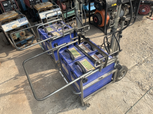 ขายไฟสนามใช้แบตเตอรี่2ใบนานุุ60 ช ม