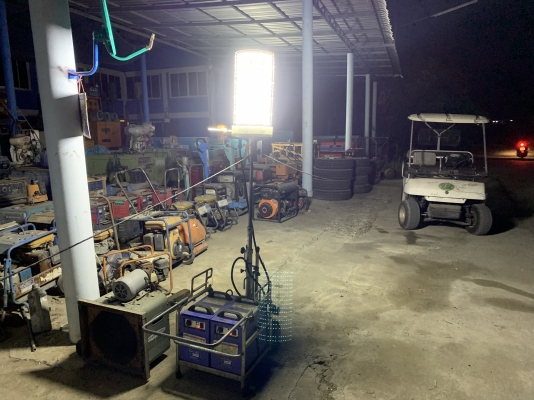 ขายไฟสนามใช้แบตเตอรี่2ใบนานุุ60 ช ม