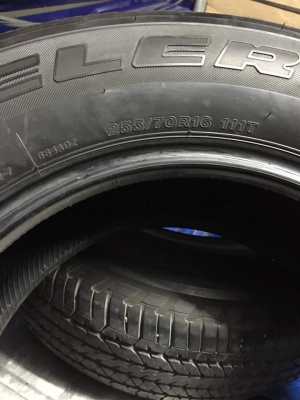 ขายยาง.Bridgestone 255/70/16ปี4717 ไร้ตำหนิดอกยางหนาๆ สนใจโทร.0879050181.ส่งได้ทั่วไทย