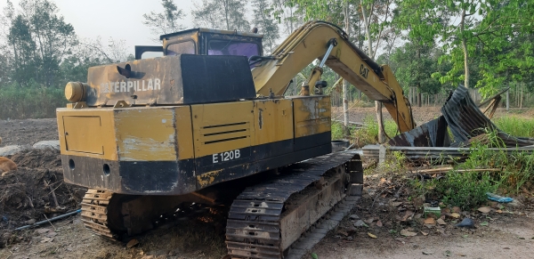 ขายแม็คโคร cat 120 B เอกสารซื้อขาย ใช้งานได้ปกติ เครื่องดีด้อยช่วงล่าง