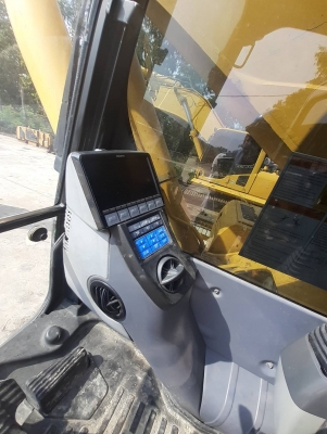รถขุดมือสอง Komatsu รุ่นใหม่ PC450LC-8R ปี2016  ราคาคันละ 3,990,000บาท ราคาต่อรองได้ มี 2 คัน