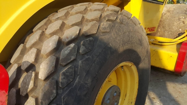 รถบด DYNAPAC CA602D รถบด DYNAPAC CA602D