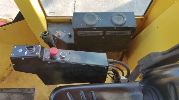 รถบด DYNAPAC CA602D รถบด DYNAPAC CA602D