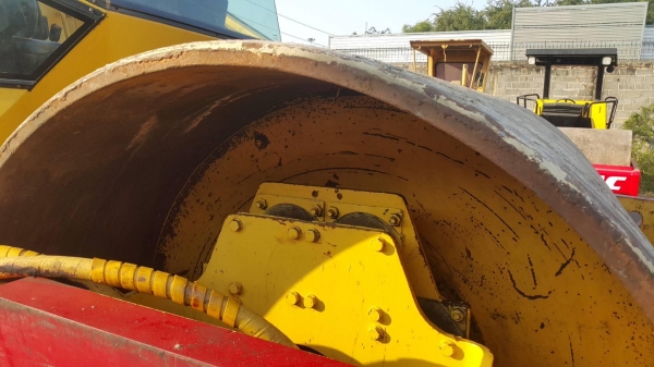 รถบด DYNAPAC CA602D รถบด DYNAPAC CA602D