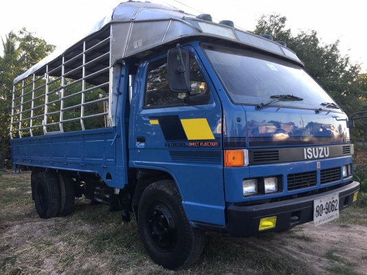 ดาวน์เริ่มต้นเพียง50,000 ขายรถ6ล้อ ISUZU NPR 115แรง ยาว4.30เมตร ราคาเต็ม350,000 จัดไฟแนนซ์ง่าย อนุมั