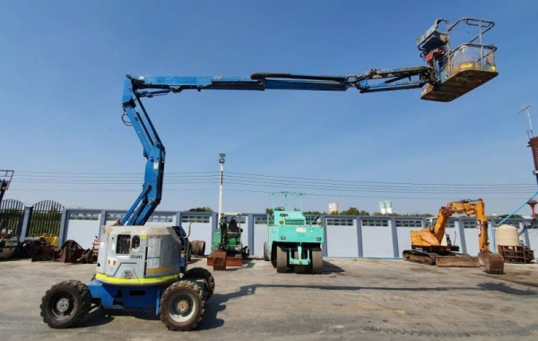 ขายด่วนรถกะเช้าJLG4&times;2HLขับเคลื่อน4ล้อเลี้อยวหน้าซ้ายขวารถหมุนได้รอบตัวกะเช้าก็หมุนได้ยก2ระดับยกสุง14เมตรเครื่องดีเซล3สูบสตาร์เครื่องดับเครื่องข้างบนข้างล่างได้แรงดีประหยัดน้ำมันแถมใช้ระบบไฟฟ้าสำรองทำงานก็ได้สุดยอดได้2ระบบเลยเป็นรถนอกเพื่งนำเข้ามาใหม