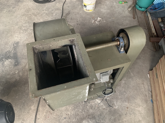 ขายโบลเวอร์ดูดฝุ่น-ดูดอากาศ Mitsubishi 5HP. 380V  ใช้ในงานดูดฝุ่น ดูดขี้เลื่อย ดูดวัสดุที่มีชิ้นค่อนข้างใหญ่ได้ สภาพสวยใหม่มาก พร้อมใช้งาน