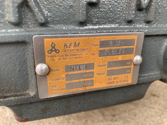 ขายรูทโบลเวอร์ KFM made in Korea ขนาดท่อเข้า 2.5นิ้ว ออก 2นิ้ว สภาพสวยใหม่มาก หมุนนิ่ม พร้อมใช้งาน