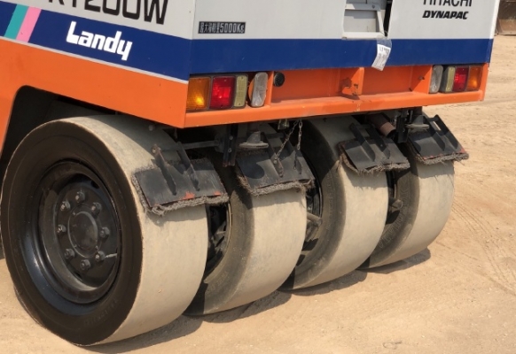 ขายรถบด 7 ล้อยาง HITACHI RT200W (4XX ชั่วโมง) นำเข้าเองจากญี่ปุ่น สภาพสวยพร้อมใช้งาน มีVDOการทำงานครับ