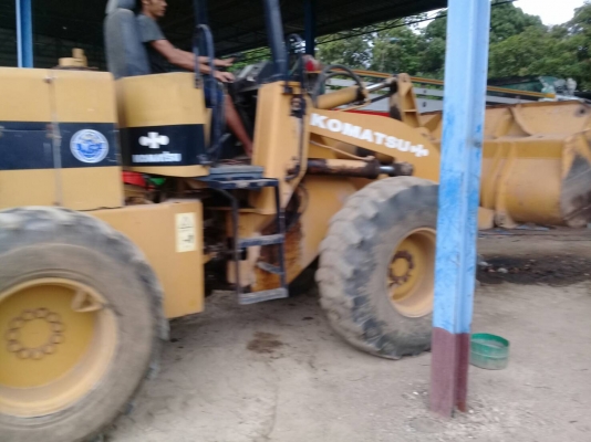 รถตักล้อยางKOMATSU 515 เครื่องเทอร์โบว์ สภาพพร้อมใช้งาน รถตักล้อยางKOMATSU 515 เครื่องเทอร์โบว์ สภาพพร้อมใช้งาน