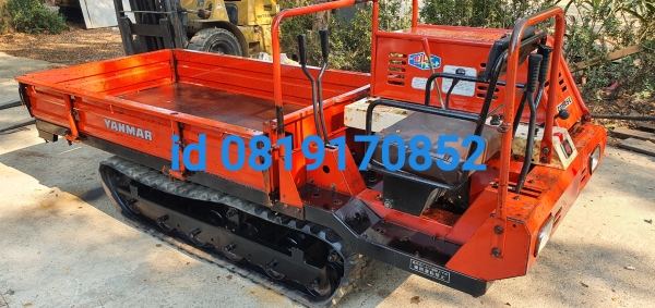 รถบรรทุกแทรคยาง นั่งขับ