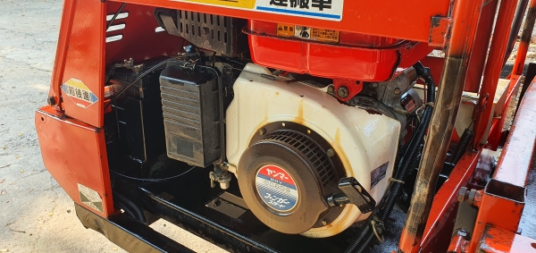 รถบรรทุกแทรคยาง นั่งขับ