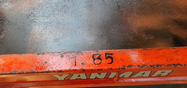 รถบรรทุกแทรคยาง นั่งขับ