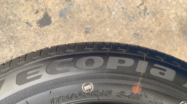 ยางใหม่ป้ายแดง 175-65-15 Bridgestone ปี 19 สวยกริ๊บๆ ใหม่ยกห้าง