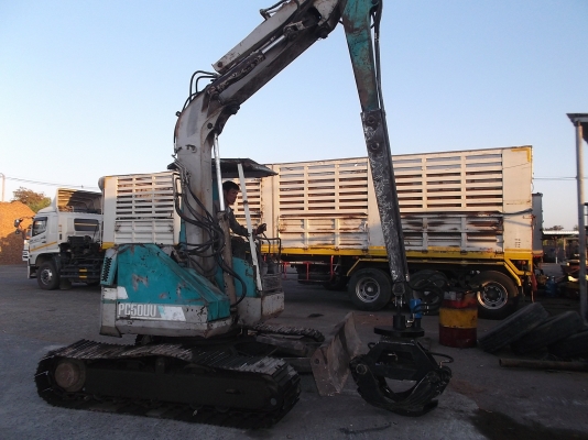 ขายรถคีบไม้ยูคา KOMATSU PC 50UU-1 เก่าในสภาพพร้อมใช้