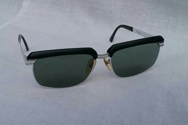 แว่นตาเทพเจ้าของชาวเยอรมัน ทองขาว (White Gold Filled) 10 K ทศวรรษที่ &#039;60s ล้ำค่า ! สภาพวินเทจใช