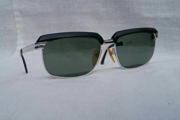 แว่นตาเทพเจ้าของชาวเยอรมัน ทองขาว (White Gold Filled) 10 K ทศวรรษที่ &#039;60s ล้ำค่า ! สภาพวินเทจใช