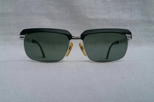 แว่นตาเทพเจ้าของชาวเยอรมัน ทองขาว (White Gold Filled) 10 K ทศวรรษที่ &#039;60s ล้ำค่า ! สภาพวินเทจใช