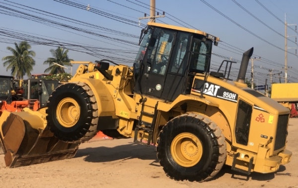 ขายรถตักล้อยาง CAT 950H ปี 2012 นำเข้าเองจากญี่ปุ่น สภาพสวยพร้อมใช้งาน มีVDOการทำงานครับ
