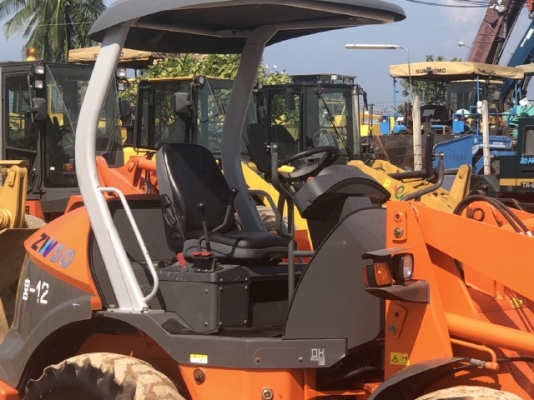 ขายรถตักล้อยาง HITACHI ZW50 ปี 2012 (3,XXX ชั่วโมง) นำเข้าเองจากญี่ปุ่น สภาพสวยพร้อมใช้งาน มีVDOการทำงานครับ