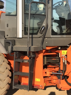 ขายรถตักล้อยาง HITACHI ZW180 ปี 2013 แขนยาวพิเศษ นำเข้าจากญี่ปุ่น สภาพสวยพร้อมใช้ ขายรถตักล้อยาง HITACHI ZW180 ปี 2013 แขนยาวพิเศษ นำเข้าจากญี่ปุ่น สภาพสวยพร้อมใช้