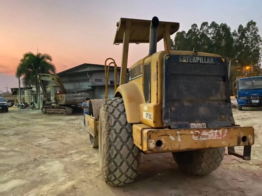 ขาย 650,000 รถบดสั่นสะเทือน เล่มทะเบียน CAT CS 563 D ขนาด 10 ตัน 2 เพลา ทำงาน 12,000 ชม. เครื่องดี เกียร์แรง ระบบสั่นสะเทือนหยาบและละเอียด แรงสุดยอด รถสวยพร้อมใช้  รถอยู่ พนมสารคาม 090-772-3710 090-772-3708