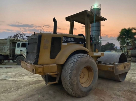 ขาย 650,000 รถบดสั่นสะเทือน เล่มทะเบียน CAT CS 563 D ขนาด 10 ตัน 2 เพลา ทำงาน 12,000 ชม. เครื่องดี เกียร์แรง ระบบสั่นสะเทือนหยาบและละเอียด แรงสุดยอด รถสวยพร้อมใช้  รถอยู่ พนมสารคาม 090-772-3710 090-772-3708