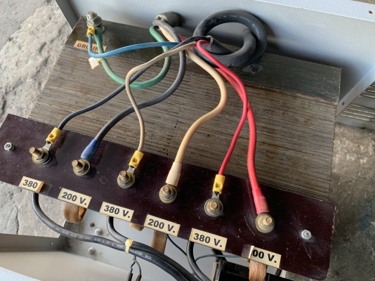 ขายหม้อแปลงไฟฟ้าคุมเครื่องจักร เข้า 380V ออก 200V ขนาด 10KVA ตัวใหญ่ สภาพสวย พร้อมใช้งาน