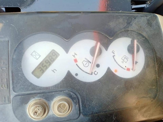 ขายKOMATSU PC30MR-2 เก่านอกแท้  มีลายแย๊ก  เดิมๆๆ  ใช้งานมาน้อย  โทร 089-3818694จ๊อย