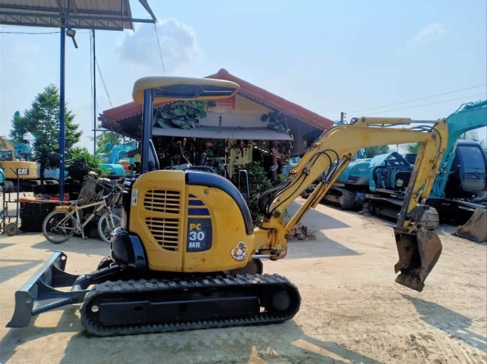 ขายKOMATSU PC30MR-2 เก่านอกแท้  มีลายแย๊ก  เดิมๆๆ  ใช้งานมาน้อย  โทร 089-3818694จ๊อย
