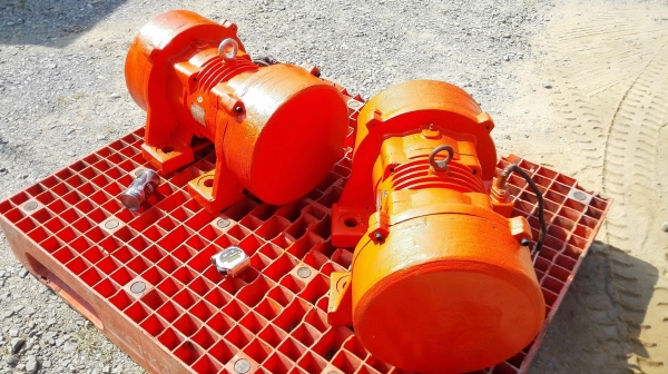 มอเตอร์เขย่างานยุโรป WAT AUSTRIA ขนาด 2 HP 4 POLE 380V เข้ามา 2 ตัว สภาพสวยตัวใหญ่รุ่นงานหนักพร้อมใช มอเตอร์เขย่างานยุโรป WAT AUSTRIA ขนาด 2 HP 4 POLE 380V เข้ามา 2 ตัว สภาพสวยตัวใหญ่รุ่นงานหนักพร้อมใช