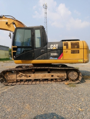 ขาย 1,190,000 CAT 320 D เครื่องดี ปั๊มแรง เอวแน่น ไฟฟ้าครบ รถทำงาน 10,000 ชม. รถพร้อมใช้งาน เอกสารพร้อมโอน รถอยู่ สระบุรี 092-595-6777 061-446-2662 ญิ๋งยุ