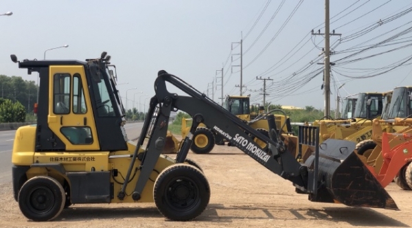 ขายรถตักล้อยาง KOMATSU SD30-6 ปี 2006 นำเข้าเองจากญี่ปุ่น สภาพสวยพร้อมใช้งาน มีVDOการทำงานครับ