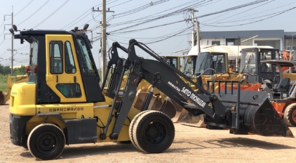 ขายรถตักล้อยาง KOMATSU SD30-6 ปี 2006 นำเข้าเองจากญี่ปุ่น สภาพสวยพร้อมใช้งาน มีVDOการทำงานครับ
