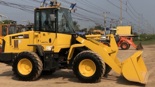ขายรถตักล้อยาง KOMATSU WA100-5 นำเข้าเองจากญี่ปุ่น สภาพสวยพร้อมใช้ มีVDOการทำงานครับ