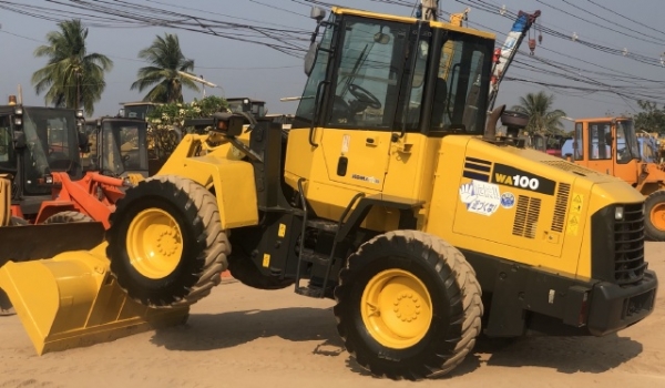 ขายรถตักล้อยาง KOMATSU WA100-5 นำเข้าเองจากญี่ปุ่น สภาพสวยพร้อมใช้ มีVDOการทำงานครับ
