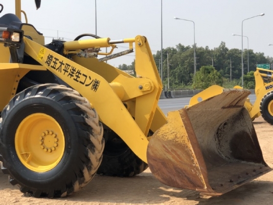 ขายรถตักล้อยาง KOMATSU WA100-6 ปี 2013 (3,XXX ชั่วโมง) นำเข้าเองจากญี่ปุ่น สภาพสวยพร้อมใช้ มีVDOการทำงานครับ