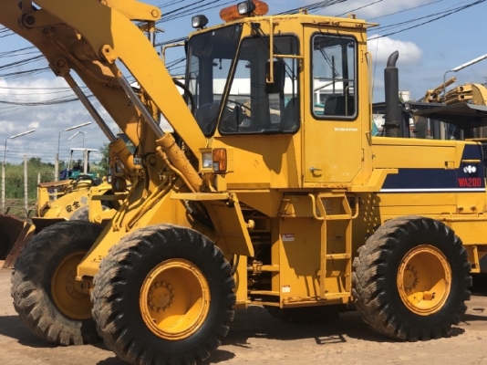 ขายรถตักล้อยาง KOMATSU WA200-1 นำเข้าเองจากญี่ปุ่น สภาพสวยพร้อมใช้ มีVDOการทำงานครับ
