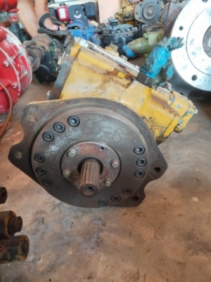 ปั้มไฮดรอลิค Komatsu PC60-6 มาจากญี่ปุ่น ปั้มไฮดรอลิค Komatsu PC60-6 มาจากญี่ปุ่น