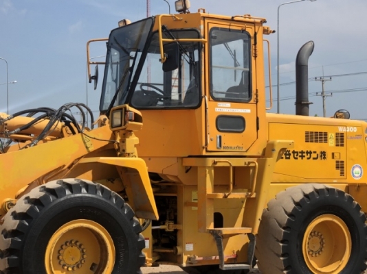 ขายรถตักล้อยาง KOMATSU WA300-3E นำเข้าเองจากญี่ปุ่น สภาพสวยพร้อมใช้งาน มีVDOการทำงานครับ