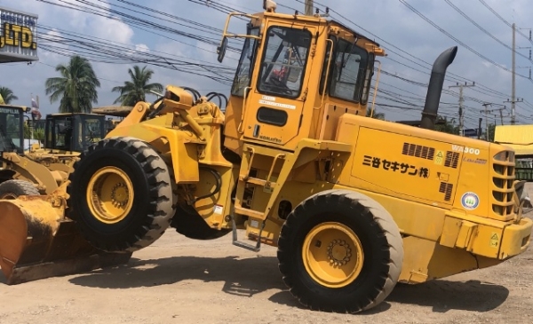 ขายรถตักล้อยาง KOMATSU WA300-3E นำเข้าเองจากญี่ปุ่น สภาพสวยพร้อมใช้งาน มีVDOการทำงานครับ