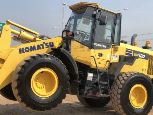 ขายรถตักล้อยาง KOMATSU WA320-7 ปี 2015 นำเข้าเองจากญี่ปุ่น สภาพสวยพร้อมใช้ มีVDOการทำงานครับ