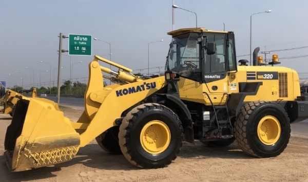 ขายรถตักล้อยาง KOMATSU WA320-7 ปี 2015 นำเข้าเองจากญี่ปุ่น สภาพสวยพร้อมใช้ มีVDOการทำงานครับ