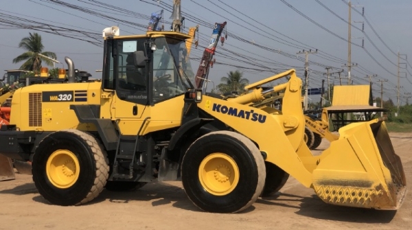 ขายรถตักล้อยาง KOMATSU WA320-7 ปี 2015 นำเข้าเองจากญี่ปุ่น สภาพสวยพร้อมใช้ มีVDOการทำงานครับ