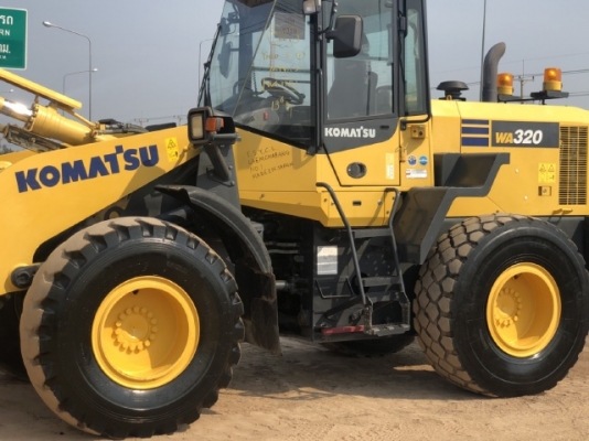 ขายรถตักล้อยาง KOMATSU WA320-7 ปี 2015 นำเข้าเองจากญี่ปุ่น สภาพสวยพร้อมใช้ มีVDOการทำงานครับ