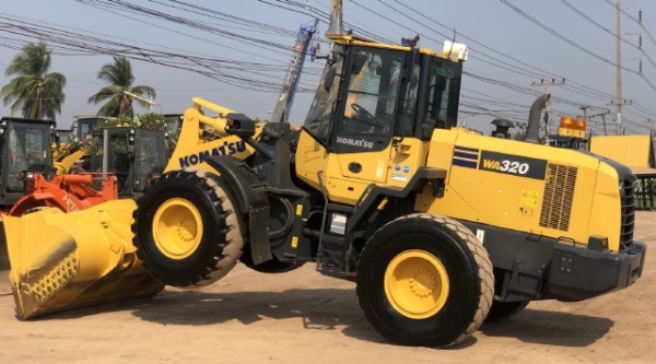 ขายรถตักล้อยาง KOMATSU WA320-7 ปี 2015 นำเข้าเองจากญี่ปุ่น สภาพสวยพร้อมใช้ มีVDOการทำงานครับ