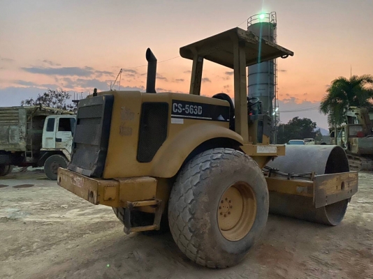รถบดสั่นสะเทือน CAT CS563D ขนาด 10 ตัน 2 เพลา ทำงาน 12,000 ชม. เครื่องดี เกียร์แรง ระบบสั่นสะเทือนหยาบและละเอียด แรงสุดยอด รถสวยพร้อมใช้ เอกสารเล่มทะเบียน ราคา 650,000  รถอยู่ พนมสารคาม 064-191-1112