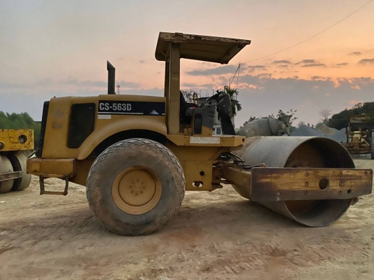 รถบดสั่นสะเทือน CAT CS563D ขนาด 10 ตัน 2 เพลา ทำงาน 12,000 ชม. เครื่องดี เกียร์แรง ระบบสั่นสะเทือนหยาบและละเอียด แรงสุดยอด รถสวยพร้อมใช้ เอกสารเล่มทะเบียน ราคา 650,000  รถอยู่ พนมสารคาม 064-191-1112